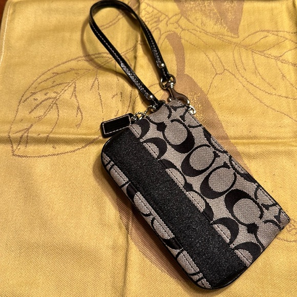 Coach zippered wristlet - Picture 2 of 6